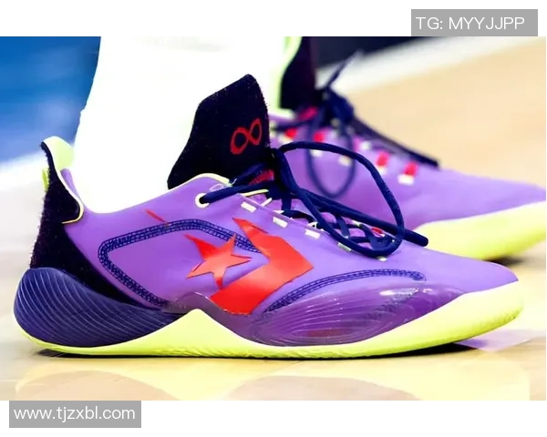 穿上足球球星同款球鞋，体验极速奔跑与精准控球的完美融合